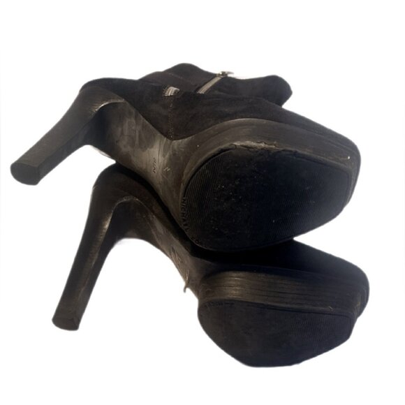 Michael Kors Trendy Silver grommets Black suede stacked Heeled Ankle Boots 38.5 - Picture 2 of 8